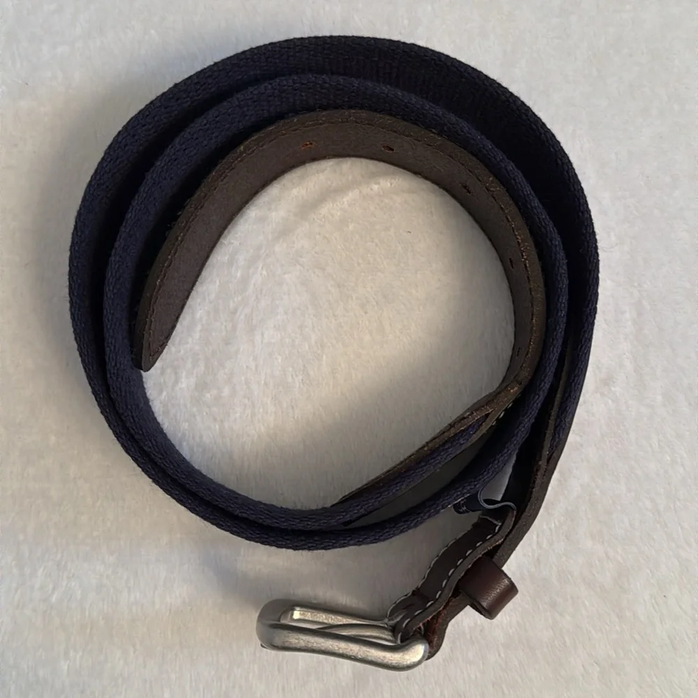 {VV} Vineyard Vines | Football Micro Whale Print Canvas Club Belt (36) - Picture 3 of 16